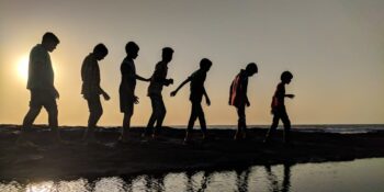 Çocukluk Travmalarınızın Romantik İlişkilerinizi Etkilediğini Gösteren 10 İşaret