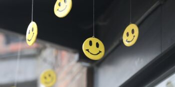 Her Ortamda Fark Ediliyorlar: Çevresine Pozitif Enerji Yayan İnsanların 11 Özelliği