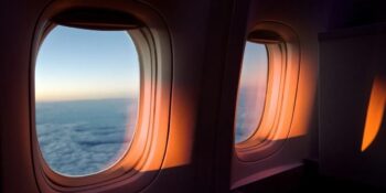 Bilinçli Bir Mühendislik Tercihi: Uçak Pencerelerindeki Küçük Delik Ne İşe Yarar?