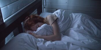 Uzmanlar Açıklıyor! Uyku Sırasında Neden Ağlarız, Tedavisi Var mı?