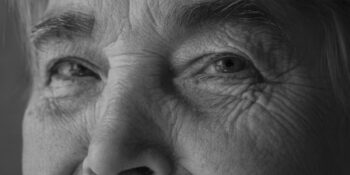 Bilim İnsanları Açıklıyor! Yaşlandıkça Burun ve Kulak Kılları Neden Gürleşir?