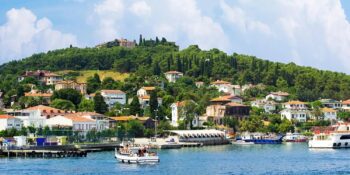 Burgazada Rehberi: İstanbul’un En Sakin Adasında Zamanda Yavaşlamak