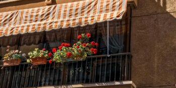 Yarı Açık Alan Olarak Balkon: Ne İçeride Ne Dışarıda