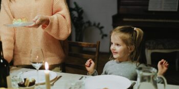 Birlikte Yemek Yemenin Psikolojik Etkisi: Sofra Aile Bağlarını Nasıl Güçlendirir?