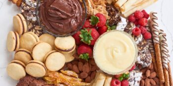 Tatlı Tabağı (Dessert Board) Nedir?  Göz Alıcı ve Lezzetli Tatlı Tabağı Fikirleri