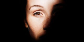 Bilim İnsanları Açıklıyor! Göz Seğirmesi Neden Olur?