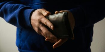 Para Konuşmak Neden Bu Kadar Zor? Türkiye’de Maaş Meselesinin Tabuya Dönüşmesi