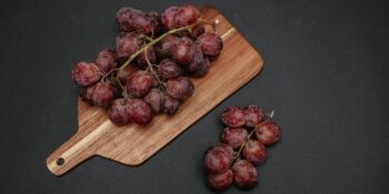 Resveratrol Nedir? Hücresel Yaşlanmadan Cilt Bakımına Etkileri