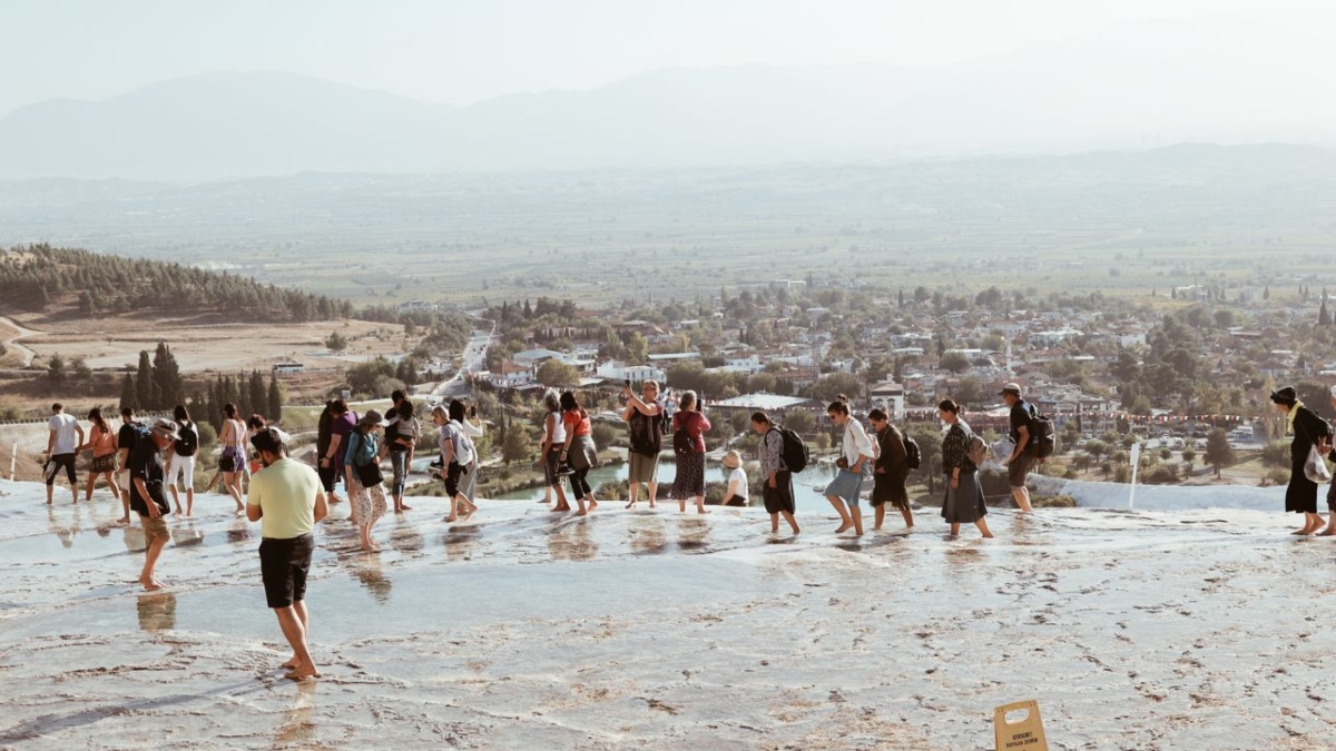 Pamukkale Travertenleri: Beyaz Harikanın Bilinmesi Gereken Her Şeyi Keşfedin