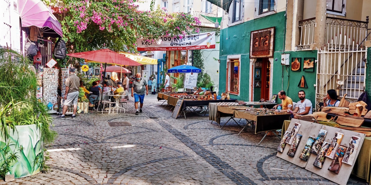 Urla Sanat Sokağı Rehberi: Ne Yenir, Ne Yapılır?