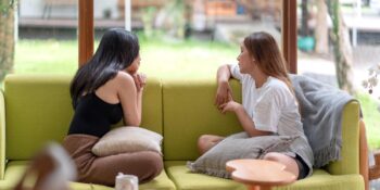 Her Şeyi Herkesle Paylaşmak Zorunda Değilsiniz: Oversharing Yaptığınızı Gösteren 8 İşaret
